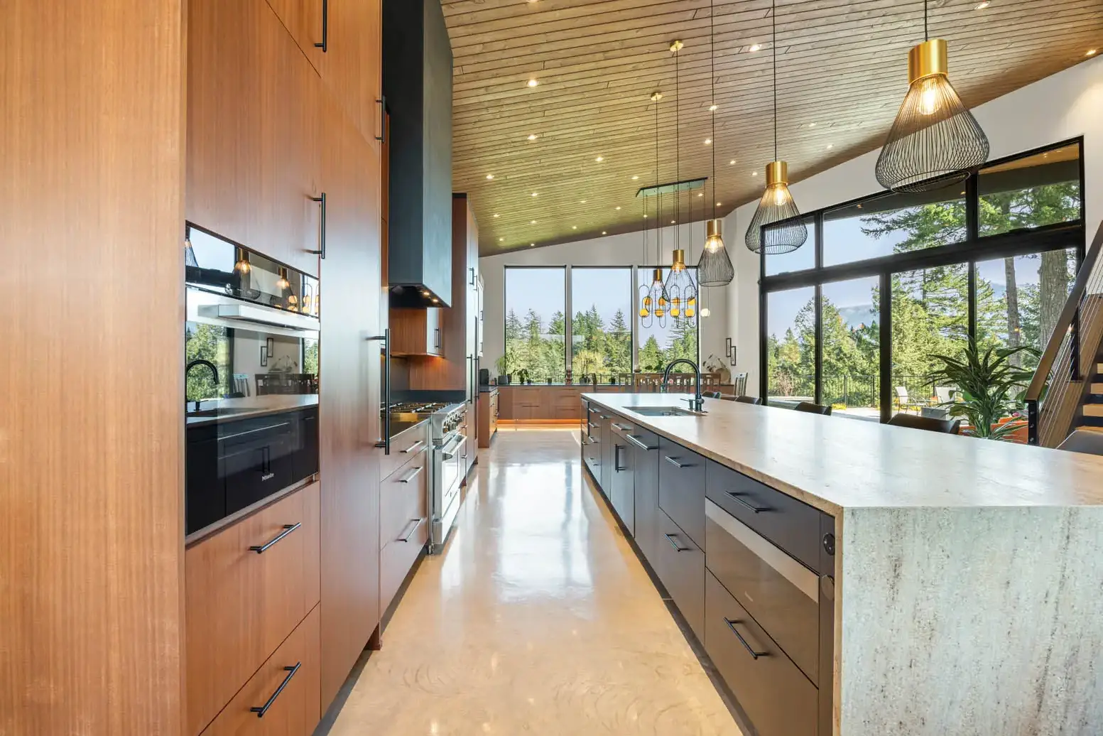 023-725 NW Angel Heights Rd 98648-23